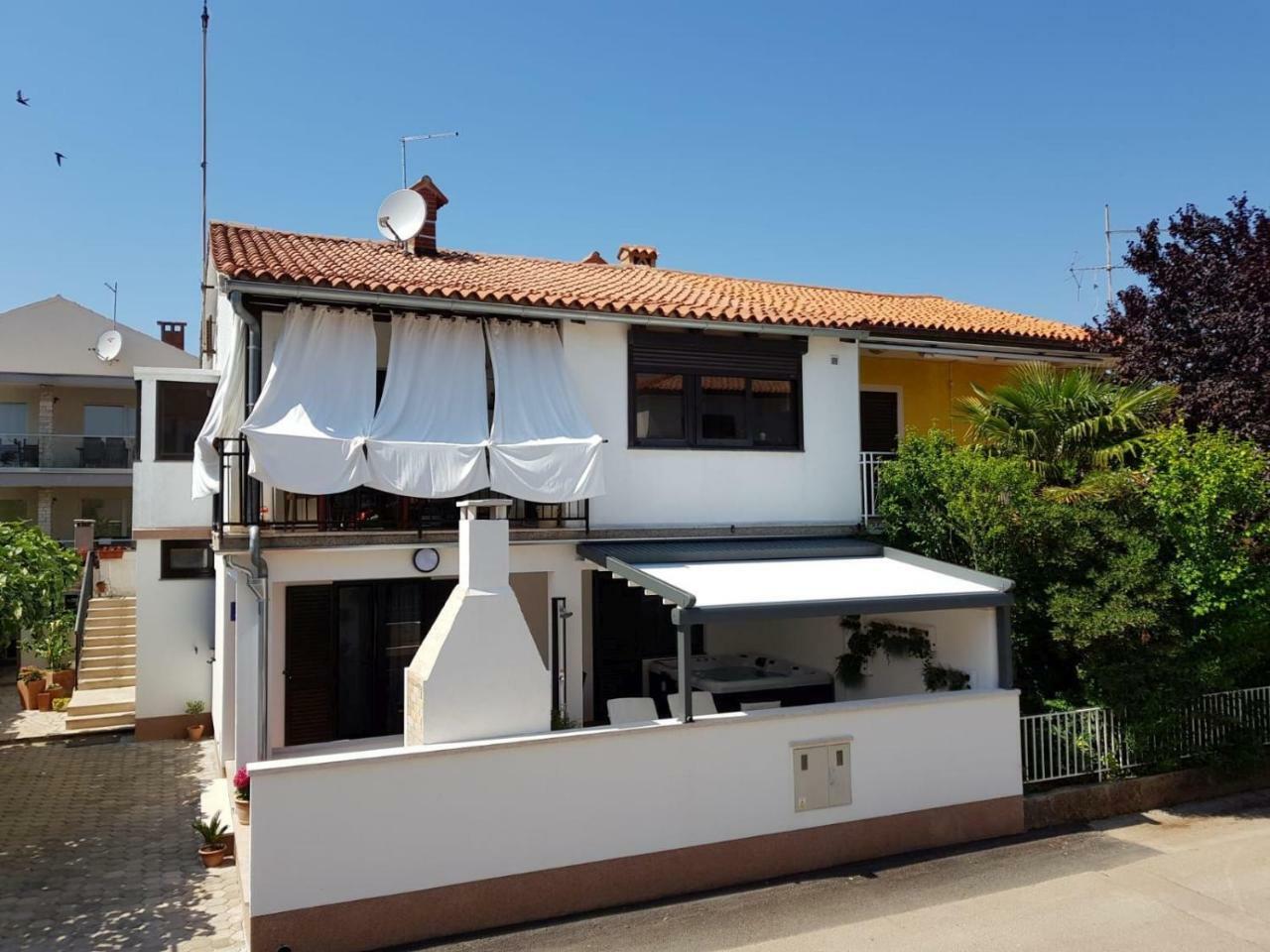 Apartment Auretta Novigrad  Екстер'єр фото